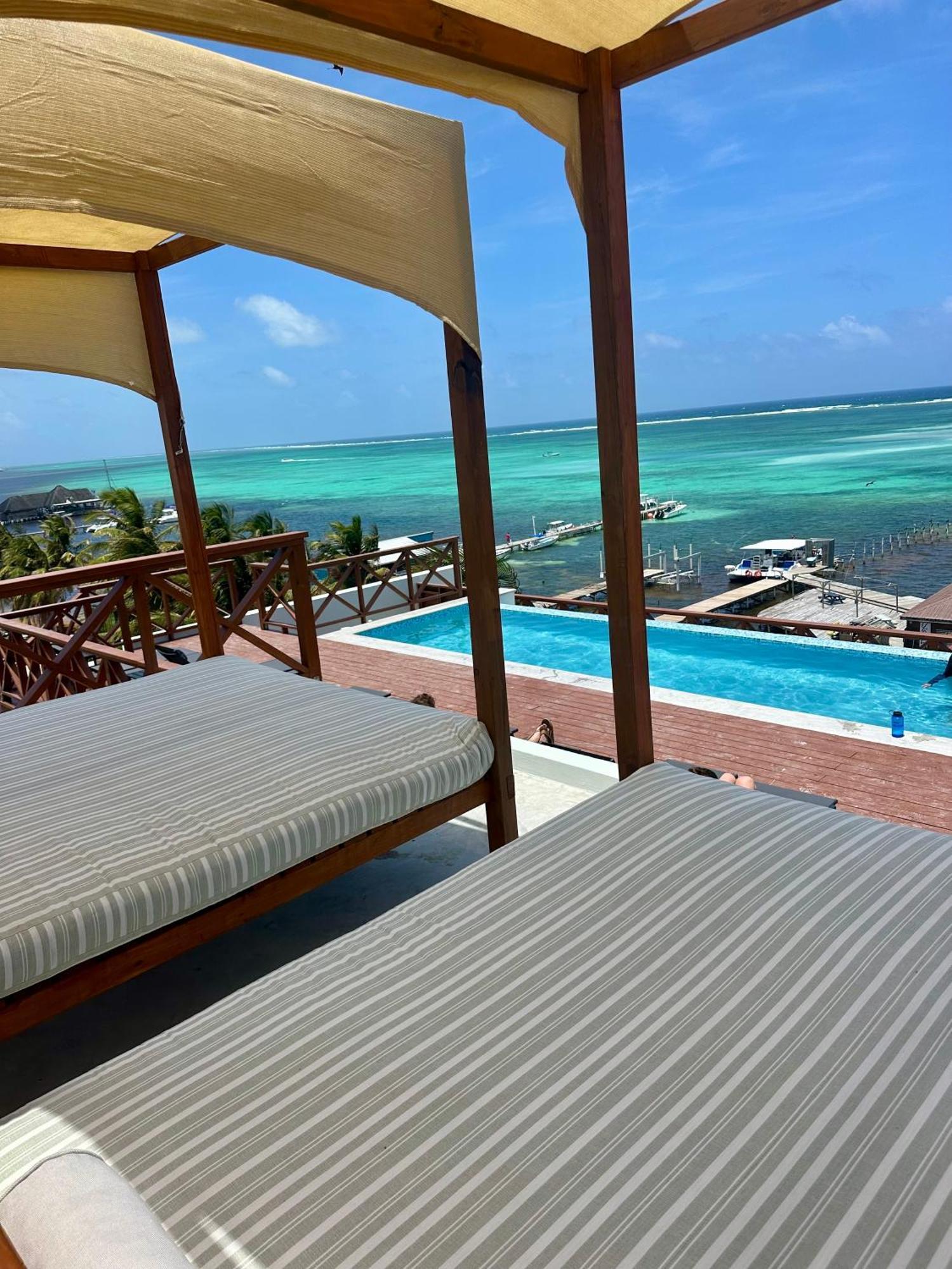 Sandbar Beachfront Hostel & Restaurant サン・ペドロ エクステリア 写真