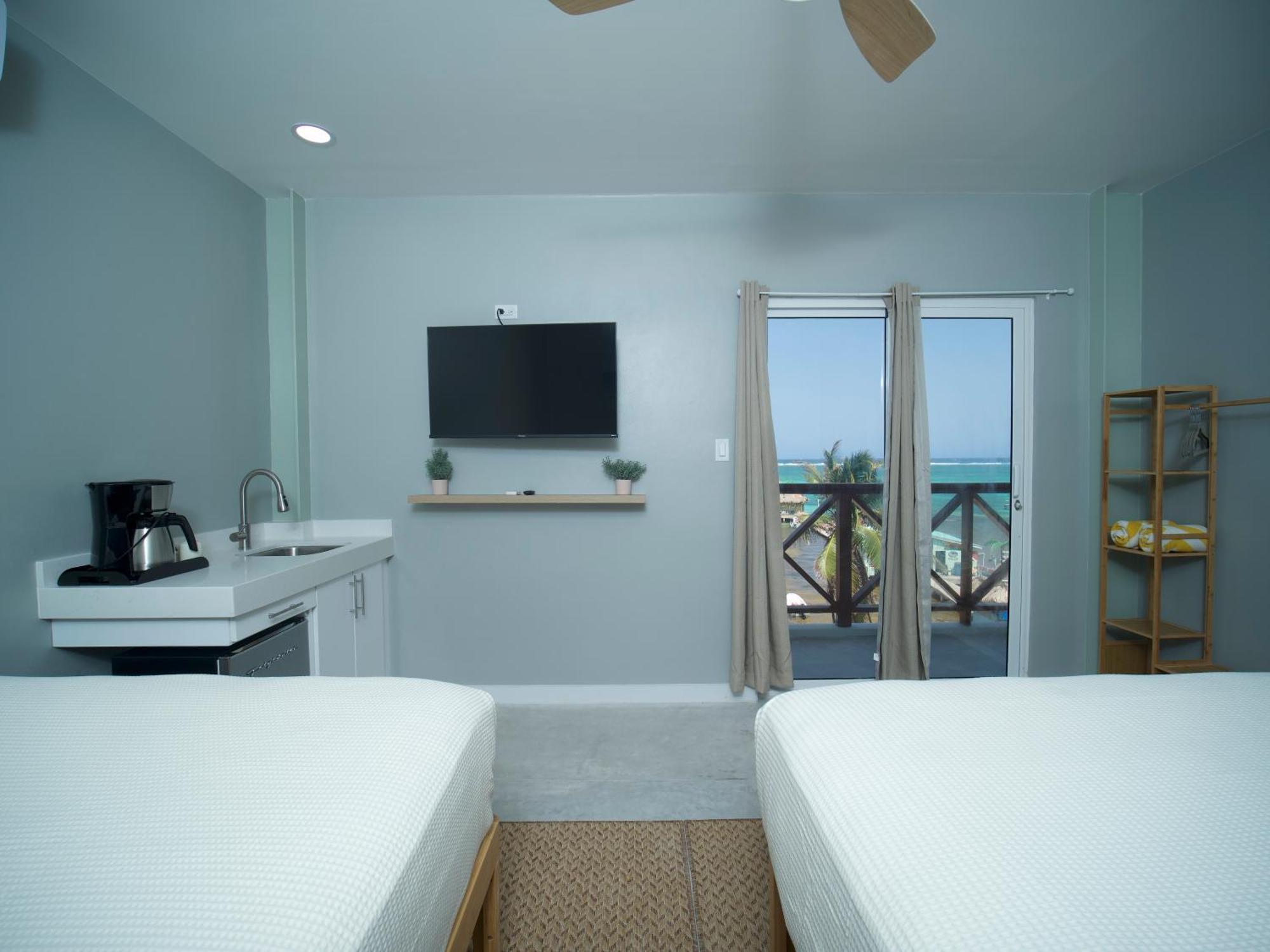 Sandbar Beachfront Hostel & Restaurant サン・ペドロ エクステリア 写真