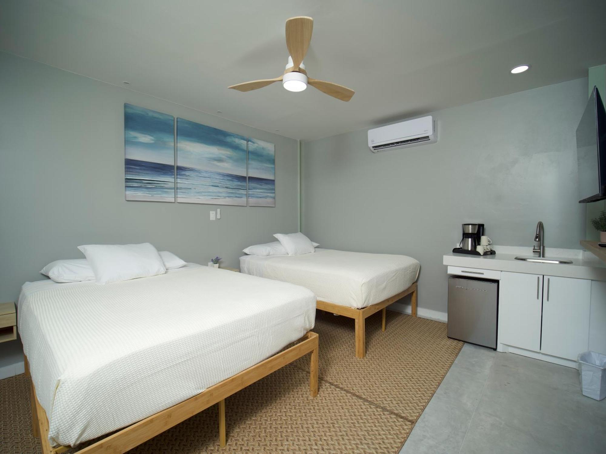 Sandbar Beachfront Hostel & Restaurant サン・ペドロ エクステリア 写真
